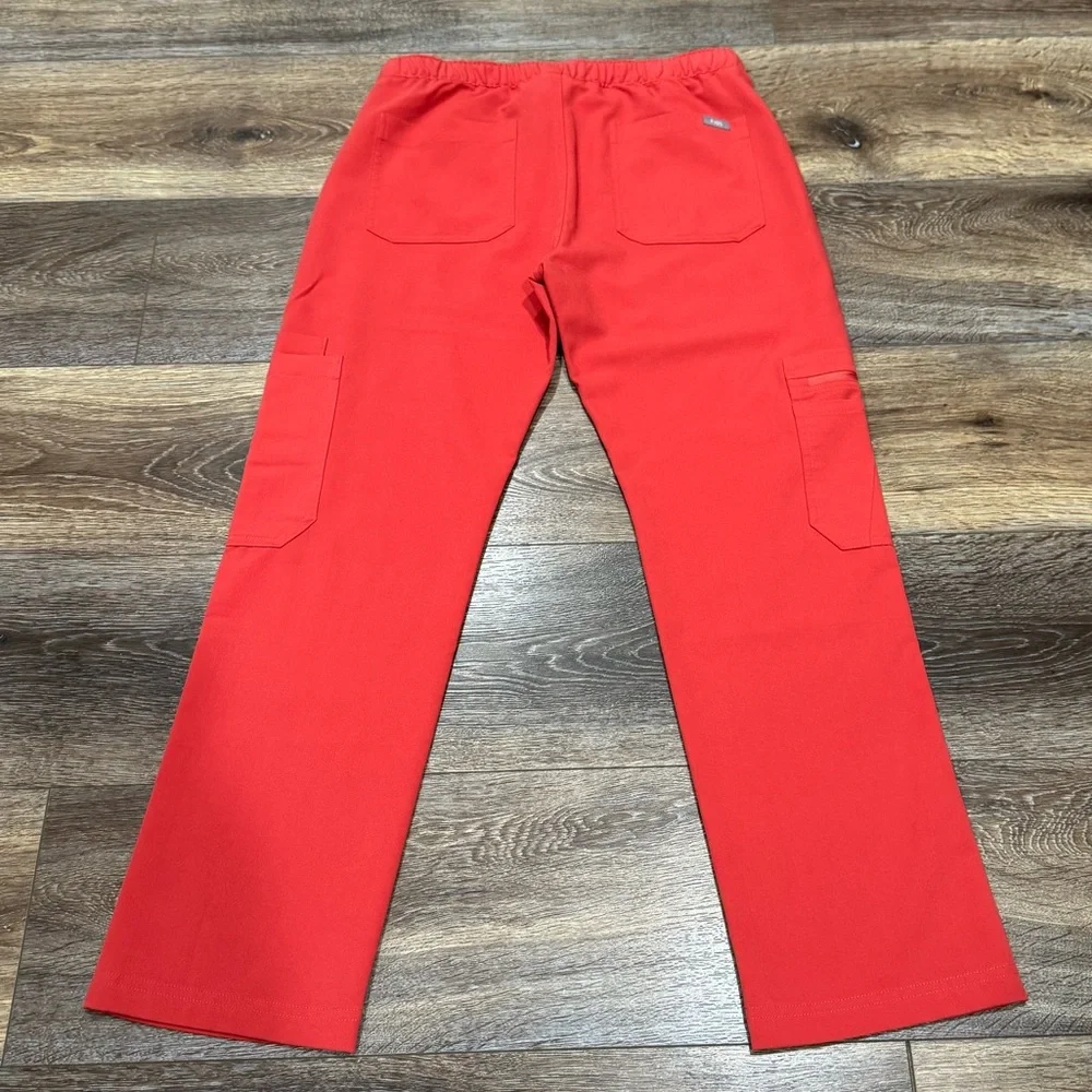NWOT🌺FIGS Cairo Cargo Scrub Pants in Hibiscus Size Men’s XS Short